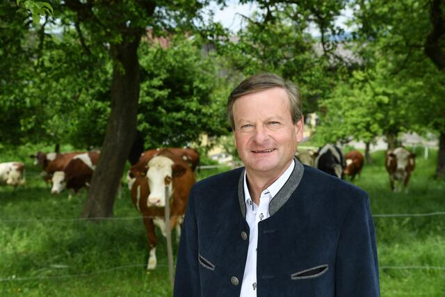 FP-Landesrat Gottfried Waldhäusl freut sich über 427.000 Stimmen für das von ihm initiierte Volksbegehren "Stoppt Lebendtiert-Transportqual" | Foto: FPÖ NÖ