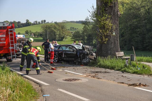 Trotz notärztlicher Hilfe kam für den Mann jede Hilfe zu spät.