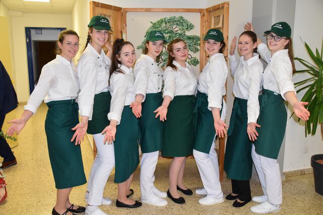 Die erfolgreiche Service- und Küchencrew vom Dienstag | Foto: Michael Strini