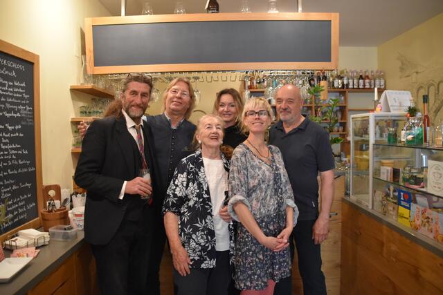 Franz Haselsteiner, Adula Quadr, Monika Tomaschek, Jitka Eder-Neuhauser, Ursula Zechner und Johann Berger amüsierten sich prächtig. | Foto: Roland Mayr