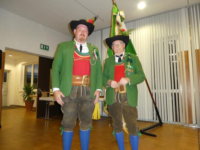 Ptf. Karl-Heinz Trigler erhielt einen Eichenkranz für das dritte Mal Gold | Foto: Schützenkompanie Telfs