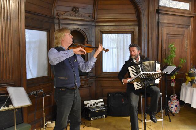 Tolle musikalische Unterhaltung wurde in der Gastwirtschaft im Schloss geboten. | Foto: Roland Mayr