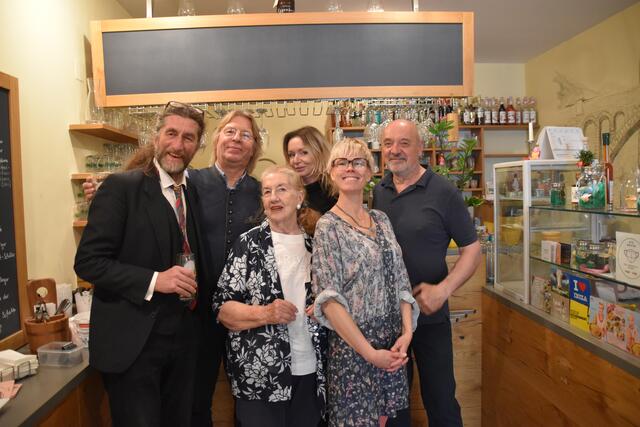 Franz Haselsteiner, Adula Quadr, Monika Tomaschek, Jitka Eder-Neuhauser, Ursula Zechner und Johann Berger amüsierten sich prächtig. | Foto: Roland Mayr