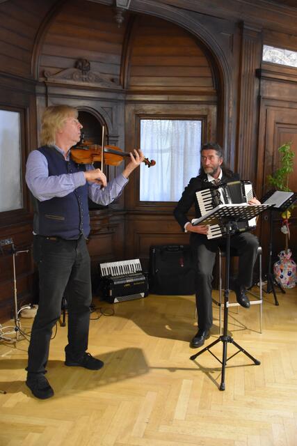 Tolle musikalische Unterhaltung wurde in der Gastwirtschaft im Schloss geboten. | Foto: Roland Mayr