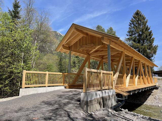 Die Radbrücke war trotz Fertigstellung nicht befahrbar, weil die Rampen fehlten. Jetzt kann sie aber genützt werden. | Foto: Reichel