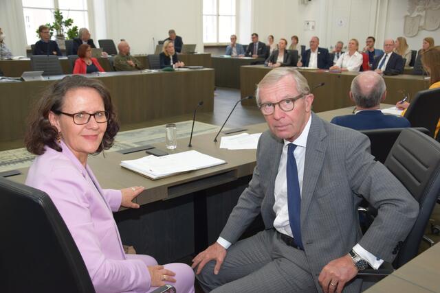 Arbeitssitzung zur Vorbereitung auf den Corona-Herbst im Sitzungssaal des Landtags im Chiemseehof. Landesrätin Daniela Gutschi und Landeshauptmann Wilfried Haslauer. | Foto: Land Salzburg / Franz Wieser