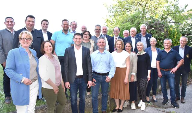 Alle Sortensieger mit Sponsoren und Verkostern. | Foto: Herbert Schleich