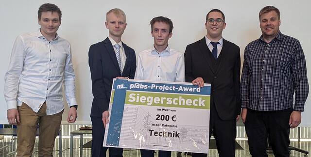 Von links: Daniel Kreuzer, Dynatrace Hagenberg, David Keferböck, HTL Perg, David Wurm, HTL Perg, Pascal Stadler, HTL Perg, Alois Mühleder, Dynatrace Hagenberg | Foto: Dynatrace