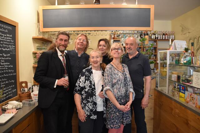 Franz Haselsteiner, Adula Quadr, Monika Tomaschek, Jitka Eder-Neuhauser, Ursula Zechner und Johann Berger amüsierten sich prächtig. | Foto: Roland Mayr
