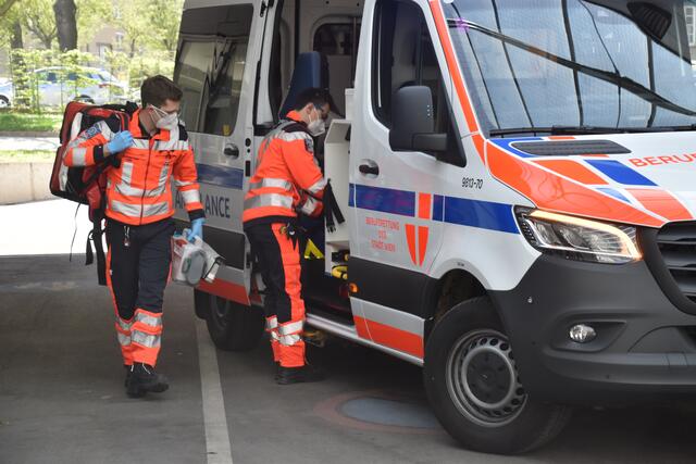 In Simmering wurde ein zweijähriges Mädchen bei einem Sturz aus dem Fenster schwer verletzt. (Symbolbild) | Foto: Karl Pufler