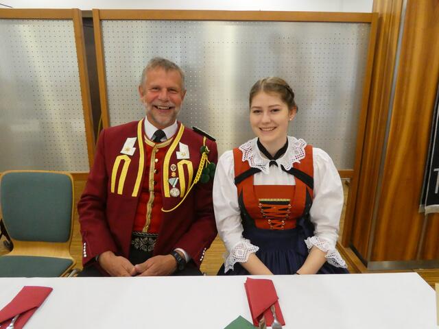 Bataillonskommandant Mjr. Andreas Haslwanter mit Marketenderin Emma Widauer | Foto: Schützenkompanie Telfs