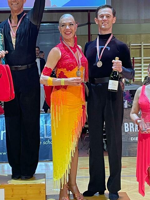 Martina Gansterer und Toni Haselberger mit der Bronzemedaille ÖM 2022  10 Tänze Senior 3  | Foto: TSK Juventus Stockerau