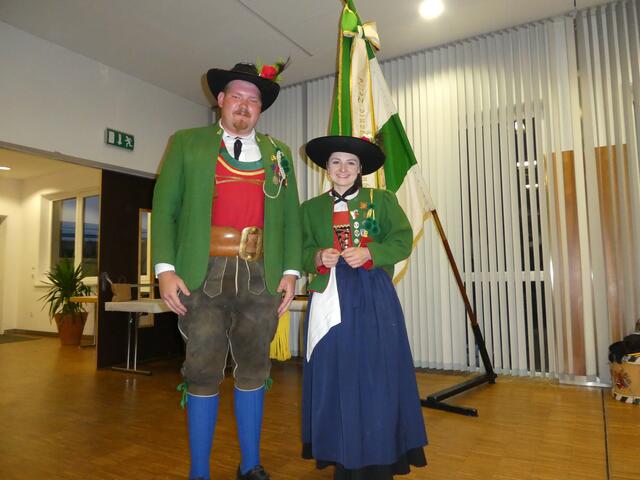 Marketenderin Brigitte Schatz erhielt einen Eichenkranz für das dritte Mal Gold | Foto: Schützenkompanie Telfs