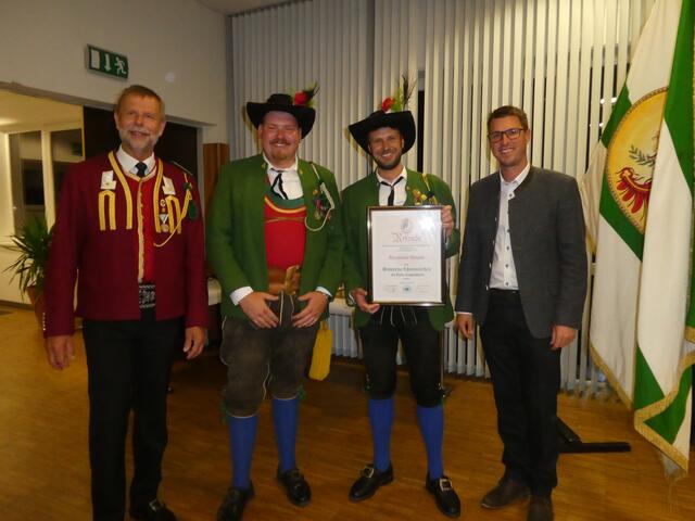 Ehrenzeichen der Tiroler Jungschützen in Bronze: Lt. Alexander Neuner | Foto: Schützenkompanie Telfs