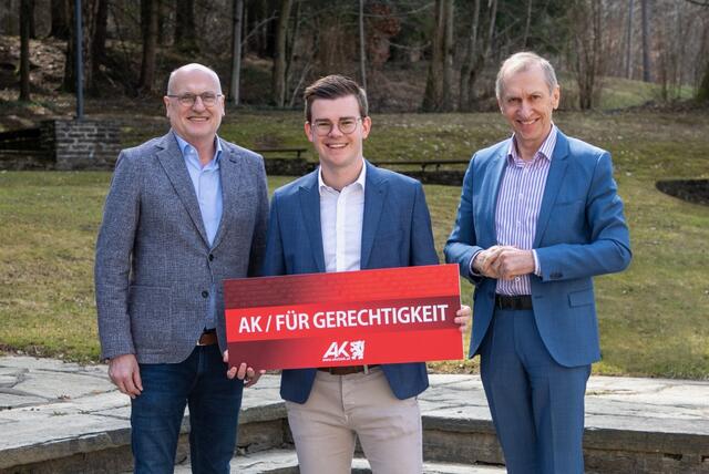 AK-Direktor Wolfgang Bartosch, AK-Außenstellenleiter Michael Kreimer und AK-Präsident Josef Pesserl (v.l.) präsentierten die Bilanz 2021. | Foto: AK Steiermark