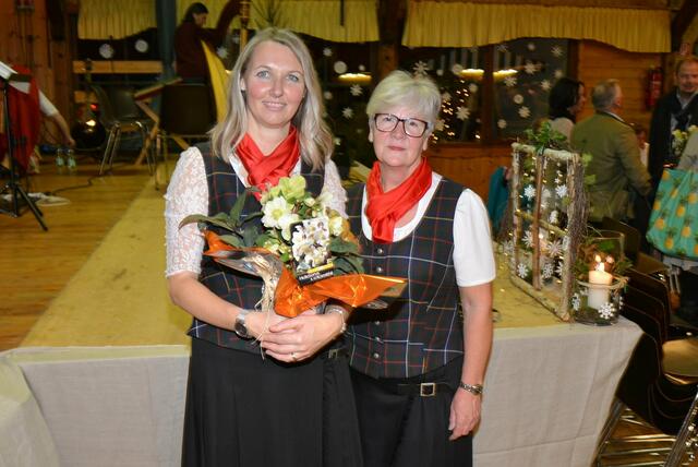 Chorleiterin Monika Pluch Rainer und Obfrau Helag Leitner freuen sich schon auf das Wunschkonzert zum Jubiläum. | Foto: Privat