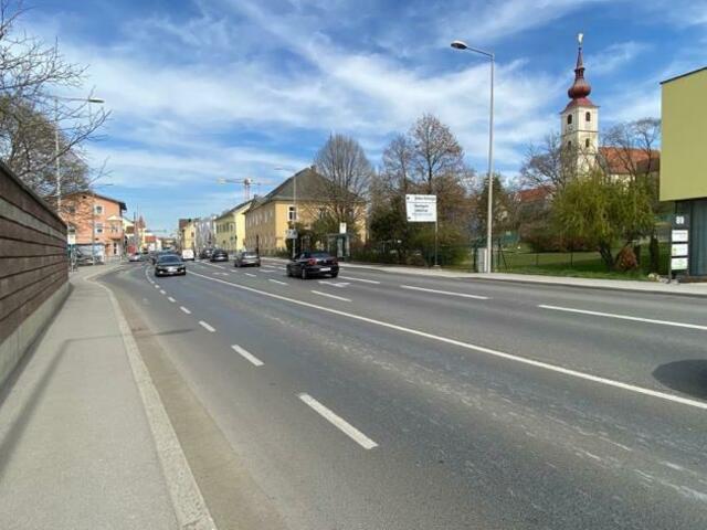 Die St. Peter-Hauptstraße (hier: Blickrichtung Norden, vor der Kreuzung Petrifelderstraße) soll noch fahrradfreundlicher werden. | Foto: Land Steiermark/Stadt Graz