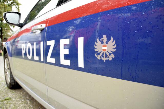 Beamte der Autobahnpolizei stellten im Baustellenbereich der A12 bei Wörgl fest, wie ein Auto massiv beschleunigte.  | Foto: Schweinester/BB Archiv (Symbolfoto)