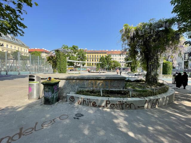Das verschlossene Stiegenhaus des Bunkers am Yppenplatz. | Foto: mjp
