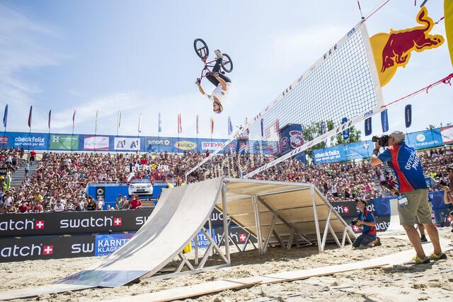 Da wird geflogen auf der BMX Track. | Foto: Red Bull GmbH