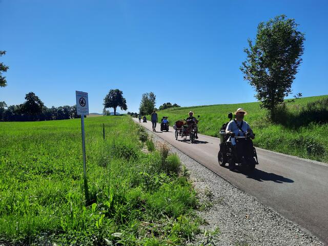 Durch seinen barrierefreien Verlauf gilt der "Haager Lies" Geh- und Radweg als perfekt für Familien und Kinder. | Foto: Pangerl