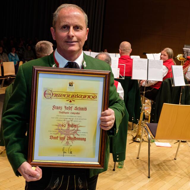 Franz Josef Schmid erhielt eine Ehrung für 40-jährige Mitgliedschaft. | Foto: Leo Jörg