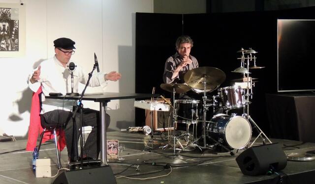 Musik und szenische Lesung aus Texten von H. C. Artmann mit Paul Skrepek und Wolfgang Vincenz Wizlsperger.
 | Foto: Monika Wilfurth