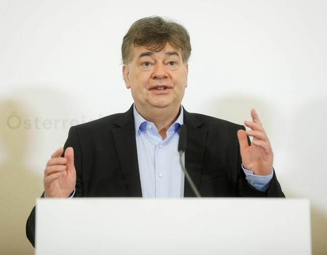 "Die Schwierigkeiten waren das Finanzielle und die Infrastruktur", erklärte Kogler die Verzögerung des Projekts.