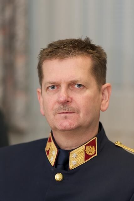 Bezirkspolizeikommandant Johann Neumüller informiert über eine reisende Tätergruppe. | Foto: Santrucek
