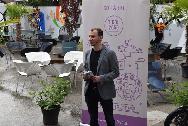 Thomas Geisler (Energie Tirol) ortet E-Mopeds auf dem Vormarsch.  | Foto: Barbara Fluckinger