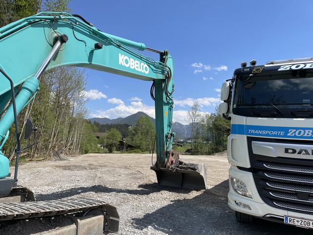 Die Baumaschinen sind aufgefahren.