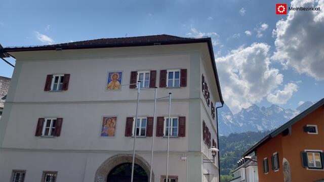 Der Pfarrhof war einst ein Turm einer bedeutenden Adelsfamilie.