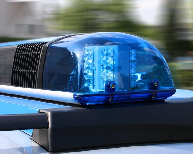 Auf einem Betriebsgelände im Bezirk Liebenau fing gestern ein Müllcontaier Feuer.