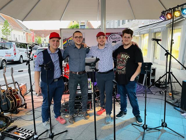 Die Gruppe Rund um Arnföls gab bei der After Shop Party ordentlich Gas. | Foto: Brigitte Gady