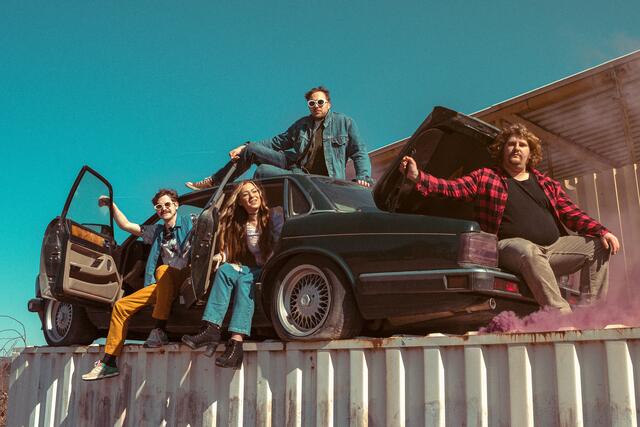 Die "Dune Dingos": Fabian Trettler, Marie-Theres Stampf, Kristof Koger und Michael Fennes.  | Foto: BROCCOLI.STUDIO 