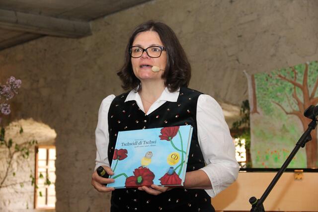Die Autorin Alexandra Wallner präsentierte auf Schloss Straßburg ihr Kinderbuch | Foto: Peter Pugganig