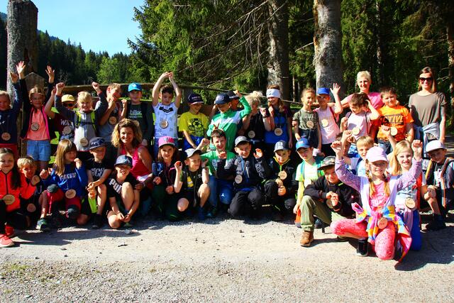 Die 35 Schulkinder aus den Volksschulen Rußbach und Annaberg-Lungötz | Foto: Martin Schöndorfer, 2022