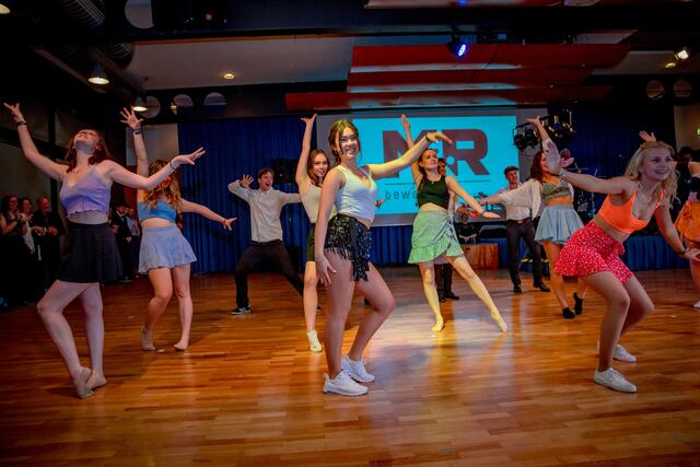 Eine musikalische und tänzerische Weltreise. Die Choreographie stammte von Livia Winkler.