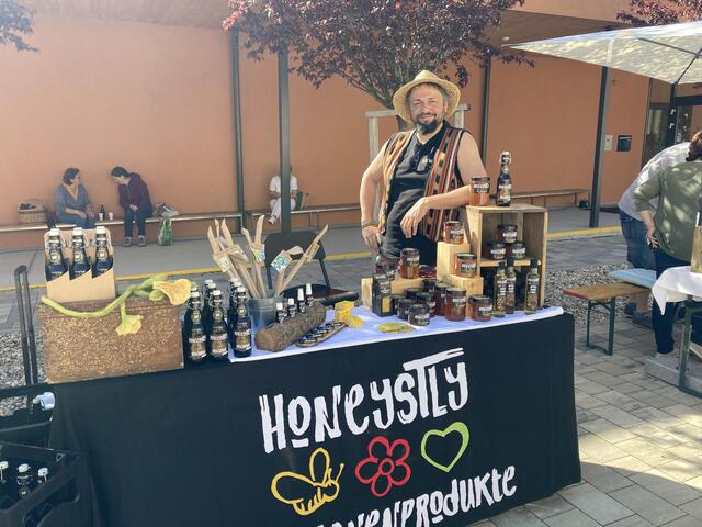Martin Wittner am Bauernmarkt in Götzendorf an der Leitha | Foto: Lisa Kerper