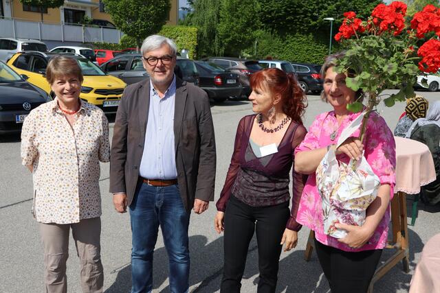 "Gemeinsam in Stainz"-Blumen für den KOSTNIXLADEN