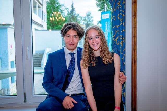 Hochzufrieden: Schulsprecher und Hochleistungssportler Vasily Klimov mit Franziska.