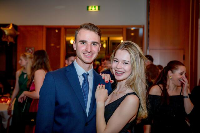 Begeisterte Ballgäste: Sebastian und Laura