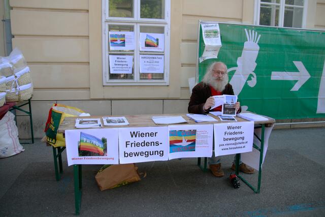 Foto: Alois Reisenbichler von der Wiener Friedensbewegung beim Südwind Straßenfest Foto@Nicole Kawan