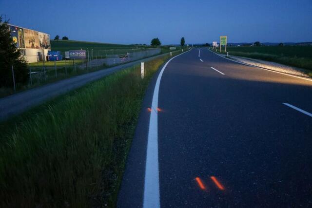 Lebensgefährliche Verletzungen erlitt Samstagabend ein 24-jähriger Motorradlenker bei einem schweren Sturz auf der B141 Rieder Straße in Altheim  | Foto: Pressefoto Scharinger/Daniel Scharinger