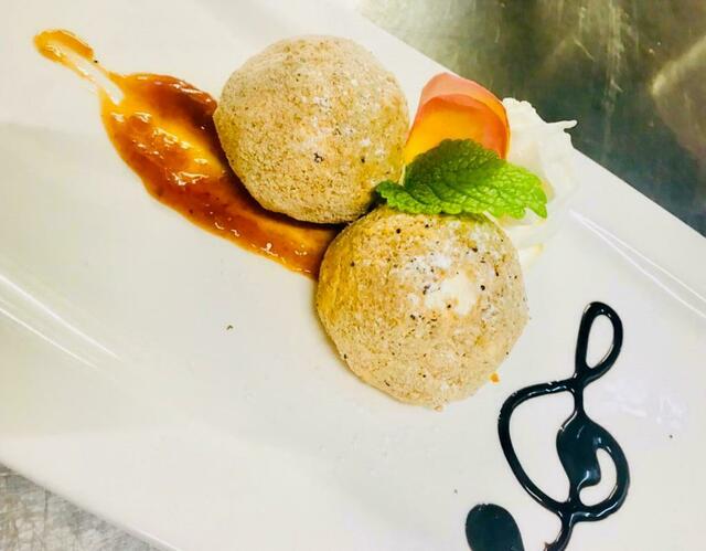 Tichy Eisknödel bekommt man im SanMarino Ober-Grafendorf | Foto: Renate Grünberger