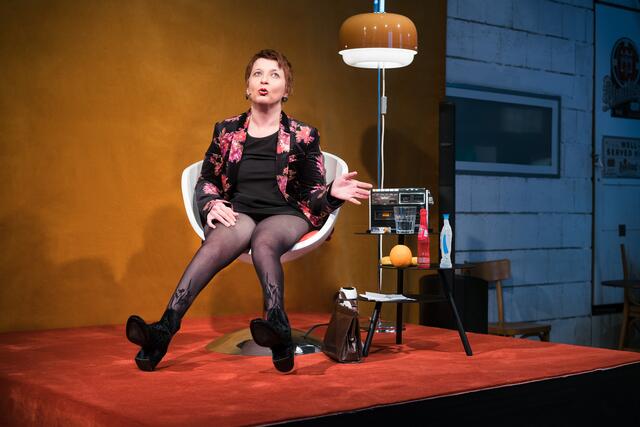 Kabarettistin Elisabeth Löffler erzählt in "Fix me if you can" aus ihrer Kindheit. Das Kabarett findet am 24. Juni um 20 Uhr im Zirkus des Wissens an der JKU statt. | Foto: TimTom