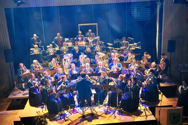 Die Musikkapelle Sellrain war nach 31 Jahren wieder zurück und spielte im neuen Mehrzweckssaal.