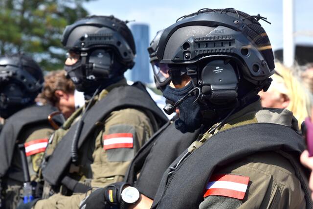 Der Verdächtige soll am Vormittag des 14. Mai an der Wohnadresse seiner Eltern von der Polizei festgenommen worden sein.  | Foto: Symbolfoto: Maximilian Spitzauer