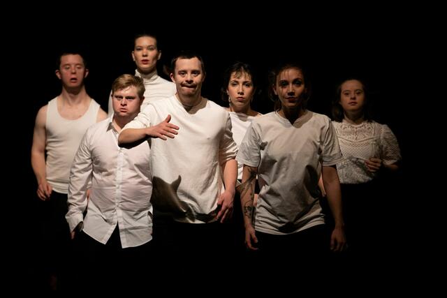 Die "Ich bin O.K: Dance Company in Wien" tritt am 22. Juni um 20 Uhr im Ursulinensaal im OÖ Kulturquartier auf. | Foto: Hesky, Puscher