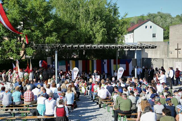 Das internationales Gedenken in Gusen lockte viele Besucher vor allem aus Polen, Italien und Spanien zum Memorial | Foto: Eckhart Herbe